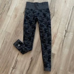 Women’s gray camo gym shark leggings